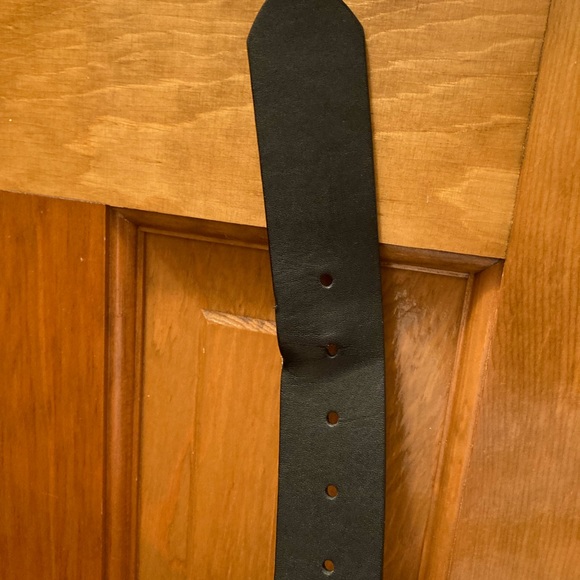 🔥2 for $10🔥 Tommy Hilfiger Black Leather Belt Size 44 - Picture 8 of 9